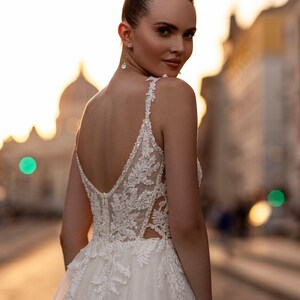 Floor Lenght with V-Neckline Wedding Dress Vestido De Novia Satin Simple Skirt Bow Court Train Dress Bridal Gown