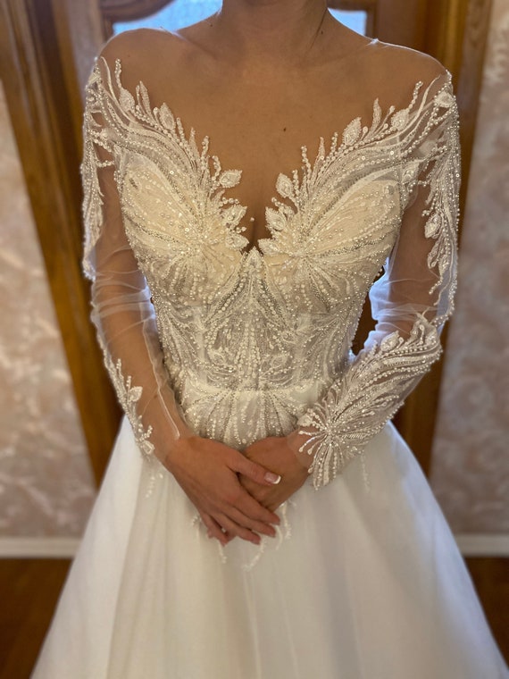 V-neck Lace Beaded Long A-line Tulle Wedding Dresses V-neck Lace Beaded Long A-line Tulle Wedding Dresses