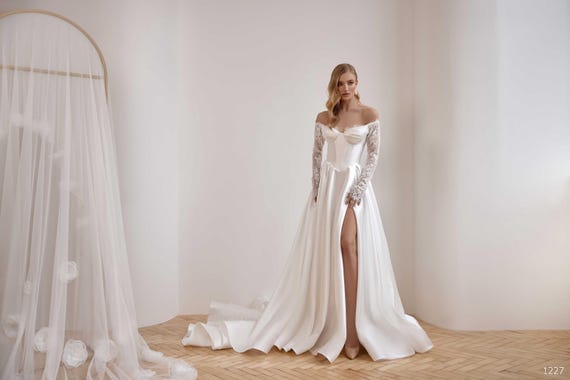 long sleeve high slit wedding dress Ivory Lace Applique Long Sleeve Wedding Dress with Slit V-Neck Bridal Gown W0148 Custom Colors / US4