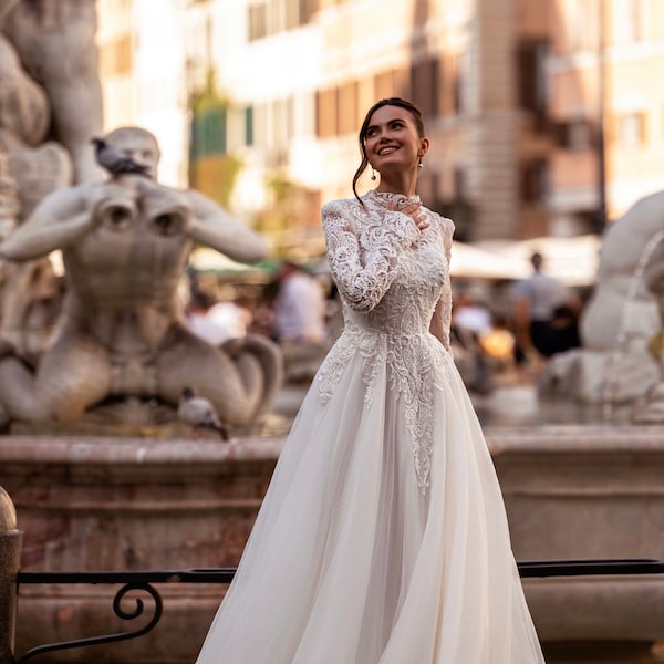 Robe de mariée trapèze bohème Manches longues encolure haute Encolure en coeur Boutons dos haut Longueur ras du sol « Jeronima »