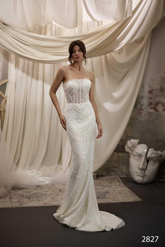 Fitted wedding dress with detachable skirt clearance