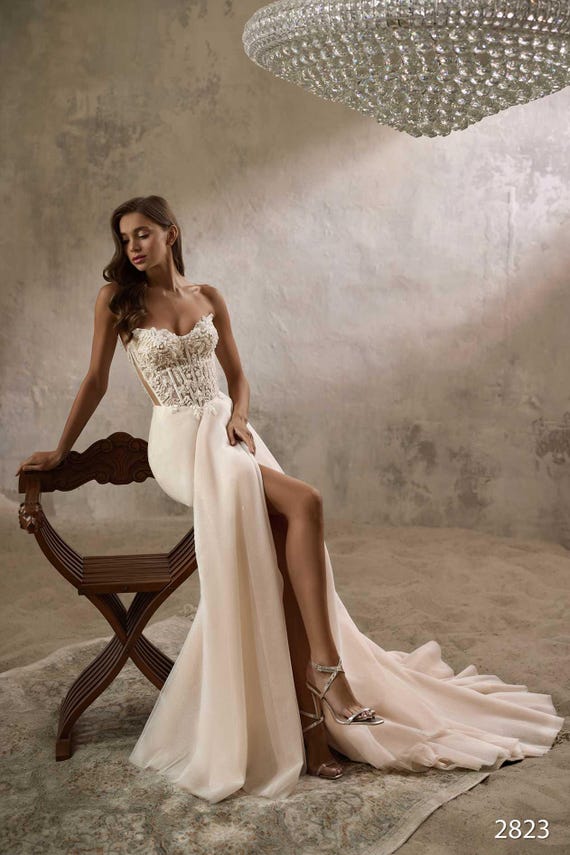 Abito da sposa a trapezio con pizzo floreale maniche a sbuffo spacco abito da sposa color crema 2025 scollo a cuore Marcyte Etsy Italia