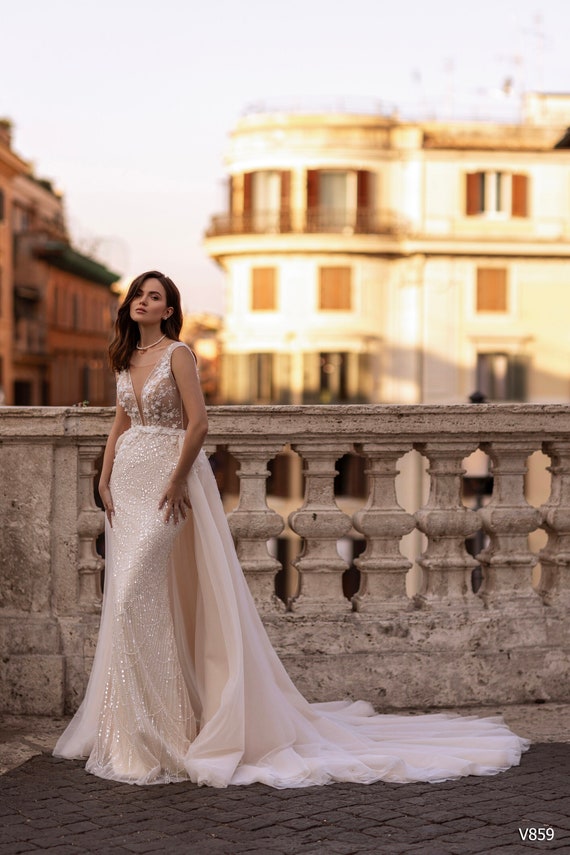 Elegante robe de mariee fourreau avec decollete en V Robe de mariee pailletee Dentelle florale Longueur au sol Dos ouvert Bas du dos Train amovible Cianita Etsy France