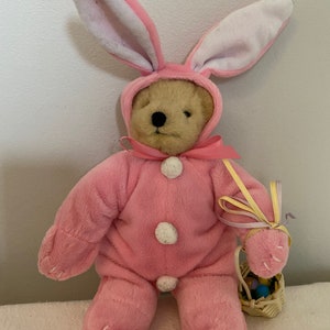 Vintage Muffy Vanderbear with outfits