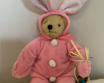 Vintage Muffy Vanderbear with outfits