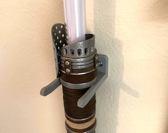 Lightsaber Wall Mount for Savi&#39;s Workshop STL File
