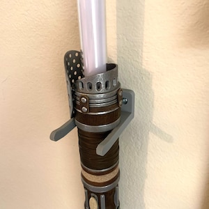 Lightsaber Wall Mount for Savi&#39;s Workshop