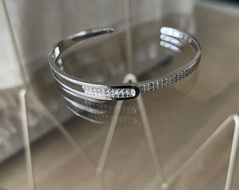 Zilveren armband - klein stenen detail