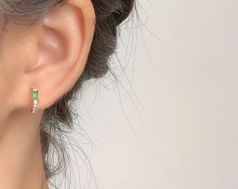 U clip earrings - small, gold and green stones