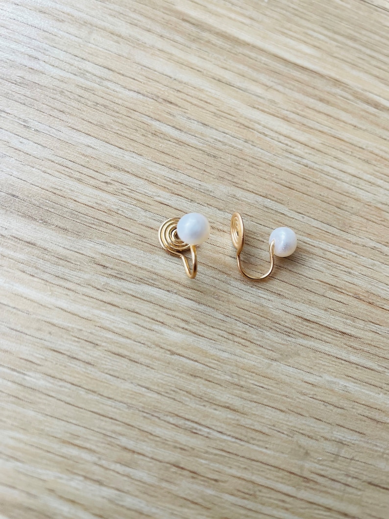Boucles d'oreilles petite perle clip U sans douleur image 1