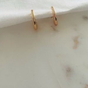 Boucles d'oreilles clip U sans douleur, petites créoles dorées image 3