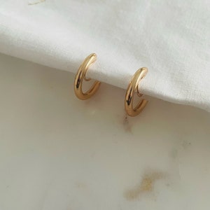 Boucles d'oreilles clip U sans douleur, petites créoles dorées image 4