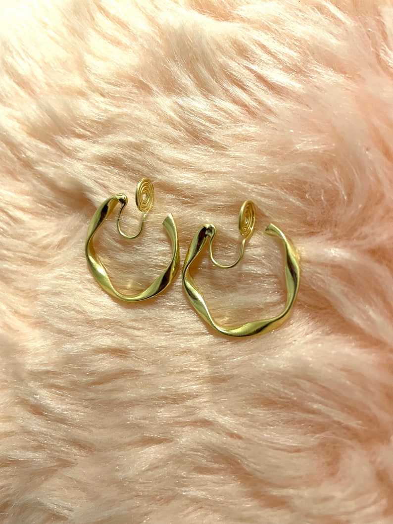 Boucles d'oreilles clip U sans douleur, petites créoles dorées image 5