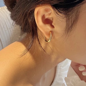 Boucles d'oreilles clip U sans douleur, petites créoles dorées image 2