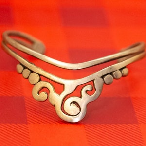 6 inch, Vintage Bronze Tone Medieval Armlet Cuff Bracelet - O36