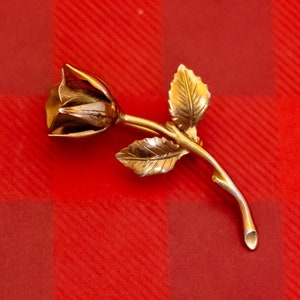 Vintage Gold Tone Intricate Romantic Rose Stylish Brooch - O33