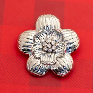 Vintage Floral Rhinestone Silver Tone Brooch - O3