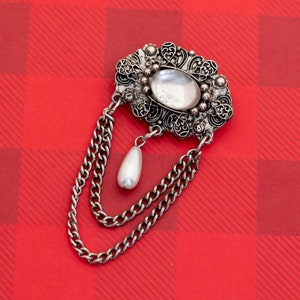 Vintage Intricate Victorian Chain Brooch - O26