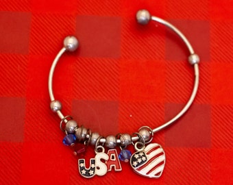 7 inch, Vintage USA American Love Heart Charms Unique Cuff Bracelet - O33