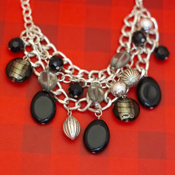 18 inch, Vintage Dangling Black Beads Silver Tone Curb Chain Links Bib Necklace - O34