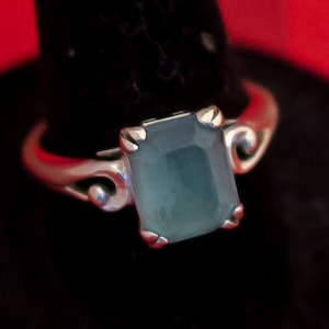 Vintage Victorian Blue Square Stone Silver Tone Ring by Avon Size 7 - O9