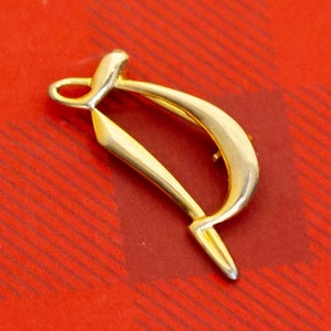 Vintage Minimalist Initial &quot;D&quot; Gold Tone Brooch - O27
