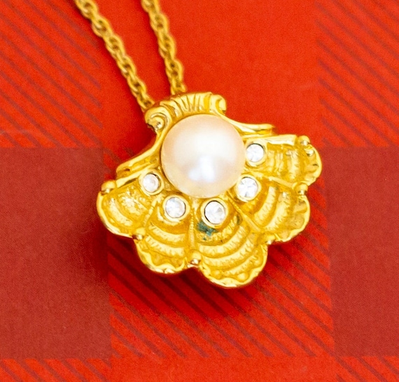 Vintage Pearl Seashell Gold Tone Pendant Necklace… - image 1