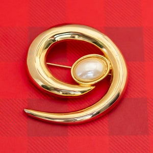 Vintage Victorian Pearl Geometric Gold Tone Brooch - O5