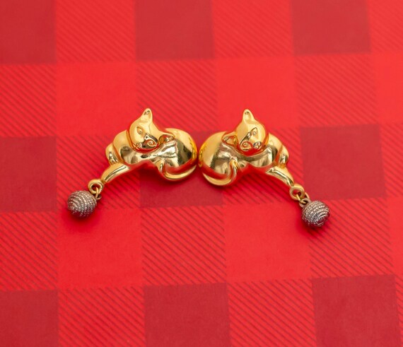 Vintage Mid Century Cat Gold Tone Dangle Earrings by Avon O7
