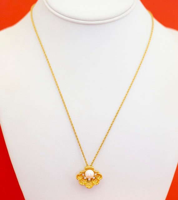 Vintage Pearl Seashell Gold Tone Pendant Necklace… - image 2