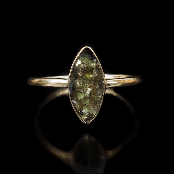 Handcrafted Yellow Gold Cremation ring with Peridot, Silver Glitter Glass and Ashes