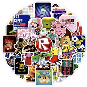 Puede incluir: Un conjunto de pegatinas coloridas con temática de Roblox, que presentan varios personajes, logotipos y frases. Los diseños incluyen el logotipo de Roblox, personajes y texto como "Eat Sleep Oof!" y "Would You Adopt Me?". Las pegatinas son redondas.