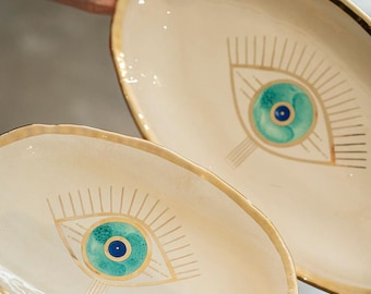 Oval Evil Eye Schale vergoldet, Servierbrett, Dessertplatte | Beige und Türkis Nazar | Moderne Keramik, Einweihungsgeschenk, handgemachtes Geschenk