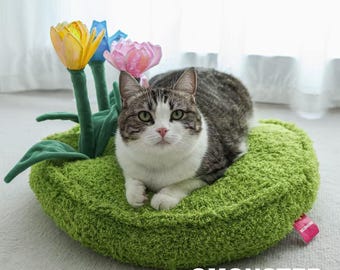 Plush Grass Cat Mat with Flower Toys: Cozy Pet Bed