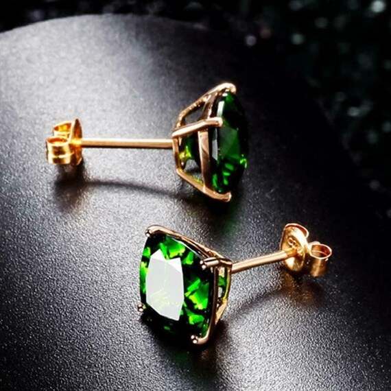 Gorgeous 925 Silver Gold Plated Stud Earrings Green Sapphire for