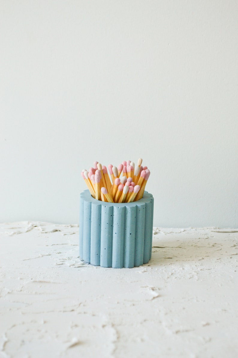 Concrete Ribbed Match Holder with Striker - Thumbnail 2