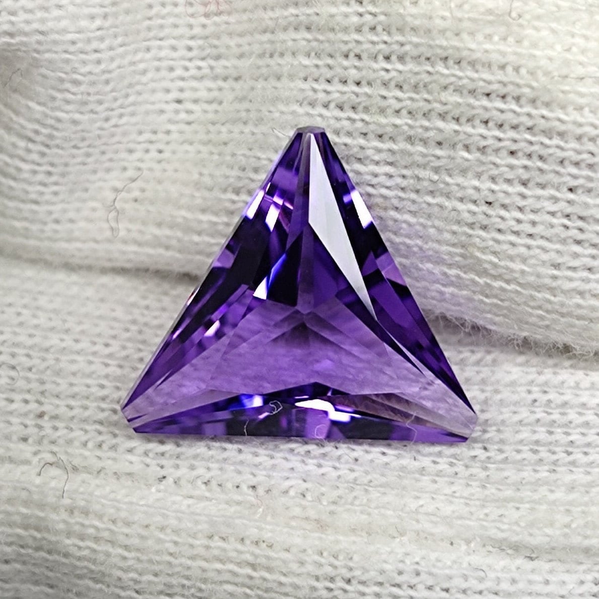 100%天然アメジスト宝石、三角形、ファンタジープリンスカット、4.20