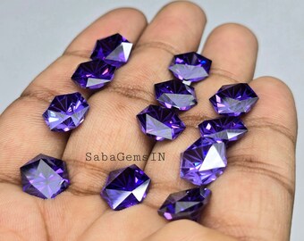 お買い得品‼️センタリング⭕️ Dark Purple Cubic Zirconia Gemstone, Fantasy D20 Cut Stone