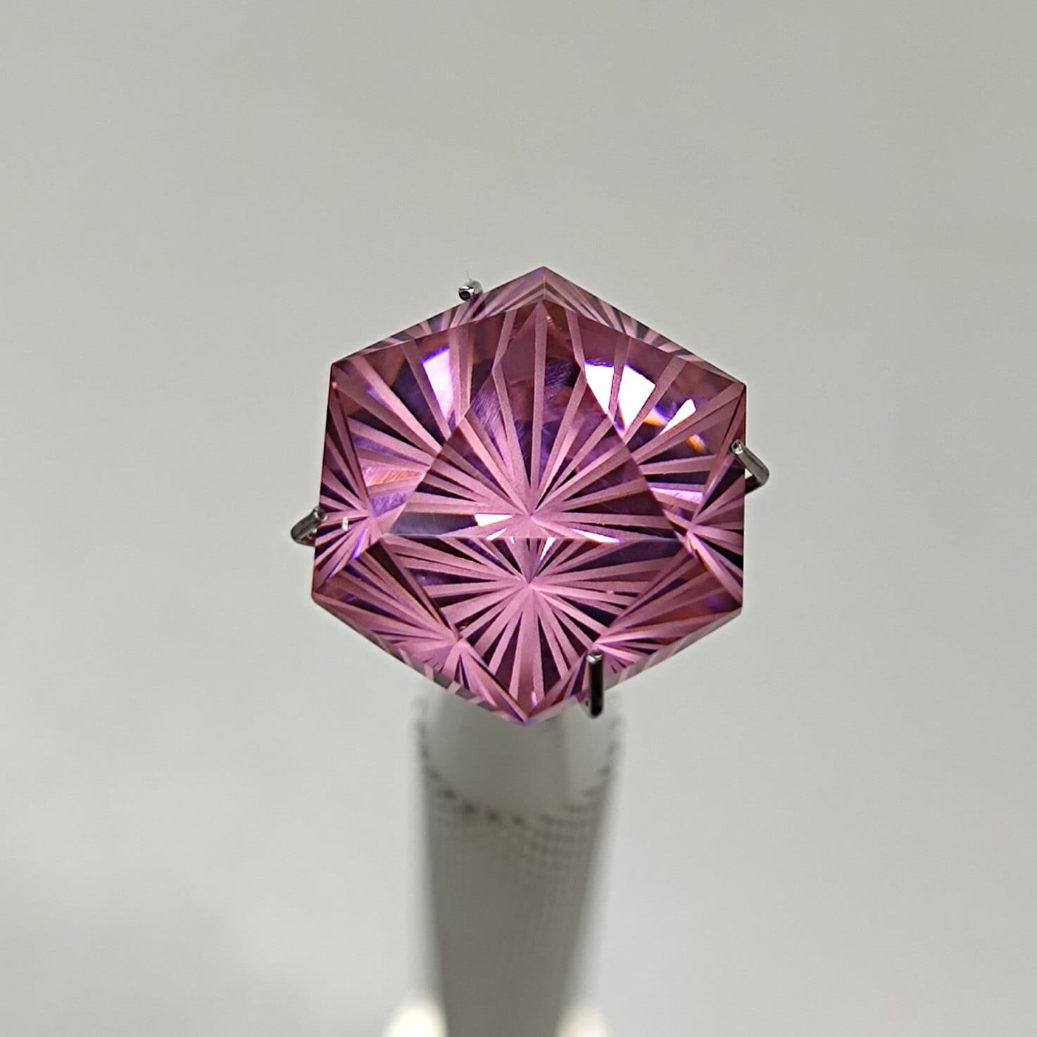 ピンクキュービックジルコニア宝石、ウルトラファンタジーカット