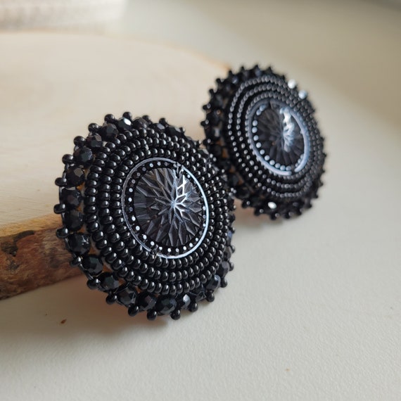 アクセサリー knuth marf beads pierced earrings/black Native American Beaded Black Earrings, Black Beaded Earrings