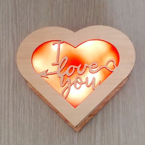 Scatola di legno a forma cuore, idea regalo per San Valentino, per un anniversario, per il tuo lui oppure per dire  "ti voglio bene" !!