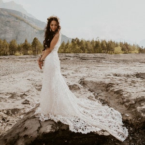 Boho Hollow Out Lace Wedding Dress,Beach V Neck Mermaid Wedding Gowns,Sweep Train Open Back Wedding Bridal Dress For Women Handmade