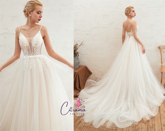Flowy Wedding Dress Tulle Ivory V Neck 