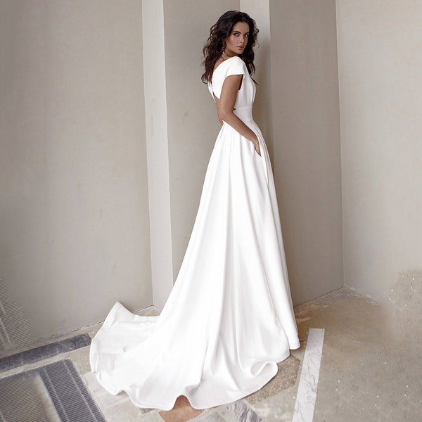 Minimalistisches Design Brautkleider, einfacher Satin V-Ausschnitt A-Linie Brautkleider, handgefertigter Sweep Zug Side Split Hochzeit Brautkleid für Frauen