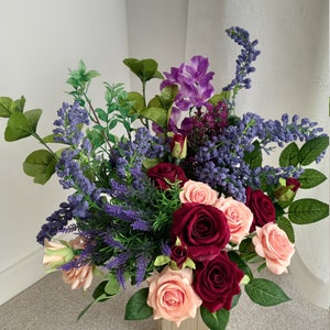 Floral arrangement with artificial faux flowers