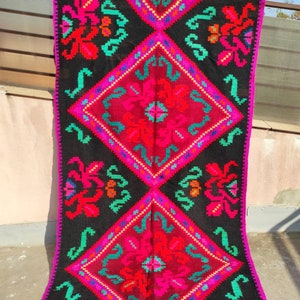 Vintage Romanian rug, handmade wool carpet, kelim Moldavian art, hand-woven in the 70s, boho floral style, tapis moldave, 320x138cm.