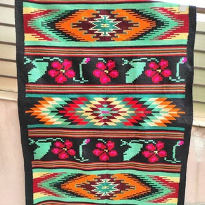 Vintage Romanian rug, handmade wool carpet, kelim Moldavian art, tapis moldave, hand-woven in the 70s,cozy boho floral style, 205x126cm.