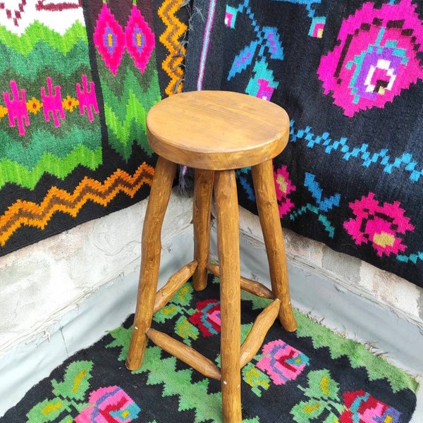 Rabais! chaise de bar en bois roumain vintage, tabouret de bar en bois fait à la main, chaise à manger, 75 cm.