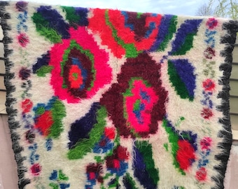 tapis roumain vintage, tapis en laine fait main, art transylvanien kelim, tissé à la main dans les années 60, style bohème rustique, tapis roumain, 260 x 170 cm.