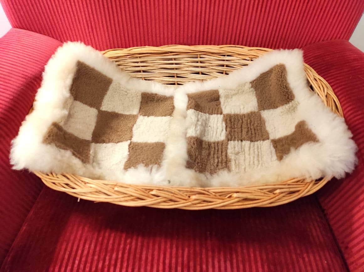 Cozy Wicker Pet Bed, sofa for cats or small dogs, handmade wicker basket with two wool pillows, 70x48cm.